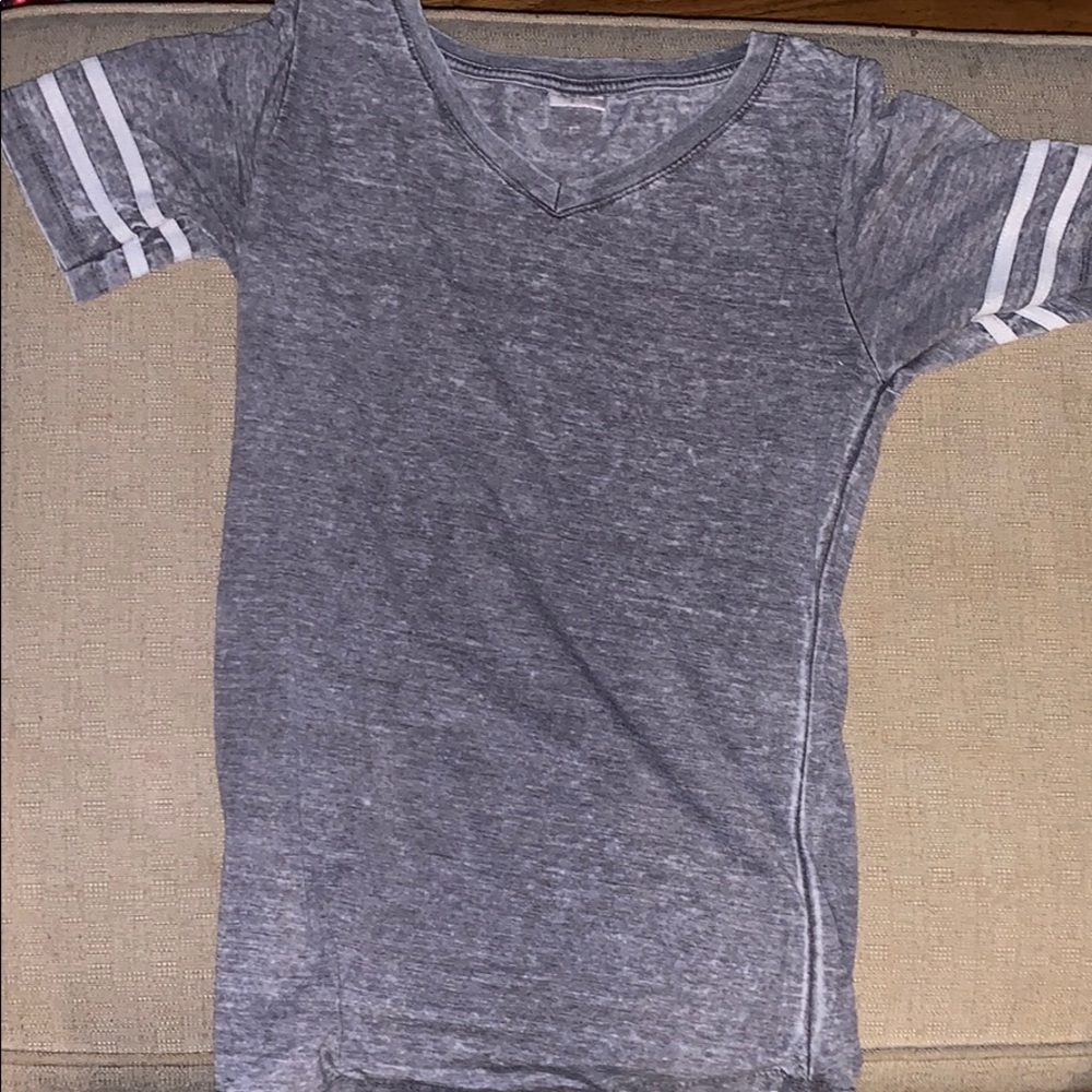 Gray tee